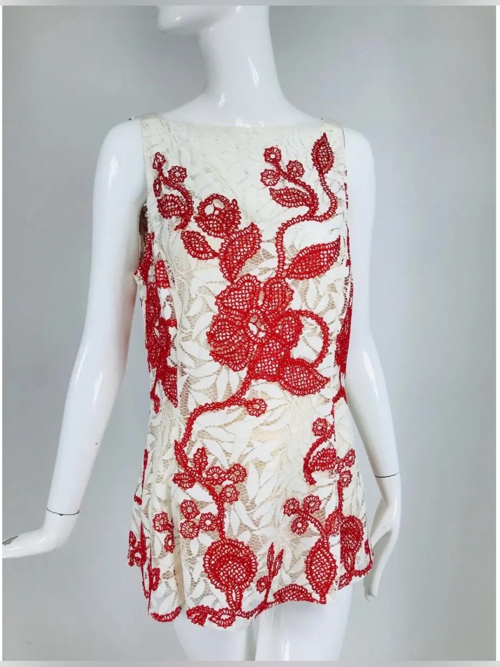 Oscar de la Renta Ivory Lace Top with Red Floral Appliqué and Camisole